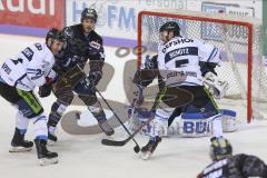 Im Bild: Kael Mouillierat (Straubing Tigers) Dustin Friesen (#14 ERC) Felix Schütz (Straubing Tigers) und Jochen Reimer (#32 Torwart ERC)

Eishockey - Herren - DEL - Saison 2019/2020 -  ERC Ingolstadt - Straubing Ice Tigers - Foto: Ralf Lüger