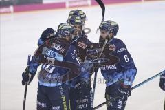 Im Bild: Tor für den ERC durch Steven Seigo (#6 ERC) - jubel mit Brett Oslon (#16 ERC) Mike Collins (#13 ERC)

Eishockey - Herren - DEL - Saison 2019/2020 -  ERC Ingolstadt - Düsseldorfer EG - Foto: Ralf Lüger