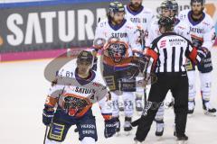 Im Bild: Tor durch Fabio Wagner (#5 ERC) - jubel mit Tim Wohlgemuth (#33 ERC) Kris Foucault (#81 ERC) Steven Seigo (#6 ERC) und Brett Findlay (#19 ERC)

Eishockey - Herren - DEL - Saison 2019/2020 -  ERC Ingolstadt - Schwenninger Wildwings - Foto: Ralf 