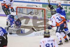 Im Bild: Tor durch Fabio Wagner (#5 ERC) - Dustin Strahlmeier Torwart (#34 Schwenningen) ist machtlos

Eishockey - Herren - DEL - Saison 2019/2020 -  ERC Ingolstadt - Schwenninger Wildwings - Foto: Ralf Lüger