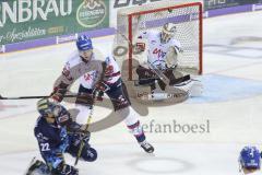 Im Bild: Matt Bailey (#22 ERC) schießt auf das Tor von Dennis Endras (#44 Adler Mannheim) - Denis Reul (#29 Adler Mannheim) kann den Schuss nicht verhindern

Eishockey - Herren - DEL - Saison 2019/2020 -  ERC Ingolstadt - Adler Mannheim - Foto: Ralf Lüg