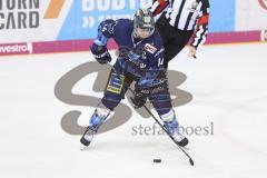 Im Bild: Dustin Friesen (#14 ERC)

Eishockey - Herren - DEL - Saison 2019/2020 -  ERC Ingolstadt - Adler Mannheim - Foto: Ralf Lüger