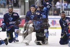 Im Bild: Jonas Stettmer (#1 ERC) vor der Fankurve

Eishockey - Herren - DEL - Saison 2019/2020 -  ERC Ingolstadt - Adler Mannheim - Foto: Ralf Lüger