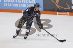 Im Bild: Fabio Wagner (#5 ERC)

Eishockey - Herren - DEL - Saison 2019/2020 -  ERC Ingolstadt - Straubing Ice Tigers - Foto: Ralf Lüger