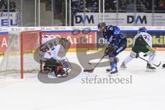 Im Bild: Markus Keller (#35 Augsburger Panther) und David Elsner (#61 ERC)

Eishockey - Herren - DEL - Saison 2019/2020 -  ERC Ingolstadt - Augsburger Panther - Foto: Ralf Lüger