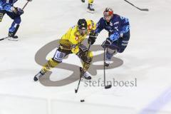Im Bild: Jacob Lagacé (#19 Krefeld) und Maurice Edwards (#23 ERC)

Eishockey - Herren - DEL - Saison 2019/2020, Spiel 3 - 20.09.2019 -  ERC Ingolstadt - Krefeld Pinguines - Foto: Ralf Lüger