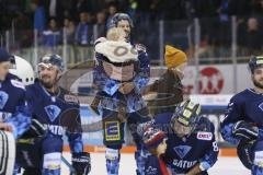 Im Bild: Dustin Friesen (#14 ERC) hat seine Tochter auf dem Arm

Eishockey - Herren - DEL - Saison 2019/2020 -  ERC Ingolstadt - Adler Mannheim - Foto: Ralf Lüger