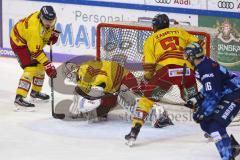 Im Bild: Torwart Mathias NIEDERBERGER (#35 Duesseldorfer EG) Johannes Johannesen (#4 Duesseldorfer EG) Marc Anthony Zanetti (#51 Duesseldorfer EG) und Brett Oslon (#16 ERC)

Eishockey - Herren - DEL - Saison 2019/2020 -  ERC Ingolstadt - Düsseldorfer EG