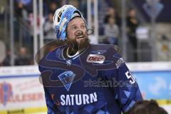 Im Bild: Timo Pielmeier (#51 Torwart ERC) lacht nach dem Sieg gegen Düsseldorf

Eishockey - Herren - DEL - Saison 2019/2020 -  ERC Ingolstadt - Düsseldorfer EG - Foto: Ralf Lüger