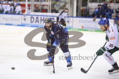 Im Bild: Jerry D´Amigo (#9 ERC) und Daniel SCHMÖLZ (,Augsburger Panther, 25)

Eishockey - Herren - DEL - Saison 2019/2020 -  ERC Ingolstadt - Augsburger Panther - Foto: Ralf Lüger