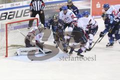 Im Bild: Dennis Endras (#44 Adler Mannheim) vor Darin Olver (#40 ERC) Denis Reul (#29 Adler Mannheim) und Joonas Lehtivuori (#6 Adler Mannheim)

Eishockey - Herren - DEL - Saison 2019/2020 -  ERC Ingolstadt - Adler Mannheim - Foto: Ralf Lüger