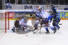 Im Bild: Dustin Strahlmeier Torwart (#34 Schwenningen) Mark Fraser (#2 Schwenningen) und Jerry D´Amigo (#9 ERC)

Eishockey - Herren - DEL - Saison 2019/2020 -  ERC Ingolstadt - Schwenningen Wild Wings - Foto: Ralf Lüger