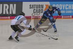 DEL - Eishockey - Saison 2019/20 - ERC Ingolstadt - Black Wings Linz - Brett Olson (#16 ERCI) - Foto: Jürgen Meyer