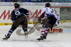 DEL - Playoff - Viertelfinale - 7. Spiel - ERC Ingolstadt - Iserlohn Roosters - Brandon Buck (#9 ERC Ingolstadt) schiesst den 2:1 Führungstreffer - Mathias Lange Torwart Iserlohn - Foto: Jürgen Meyer