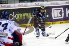 DEL - Play Offs - ERC Ingolstadt - Iserlohn Roosters - Jared Ross schießt aufs Tor. Foto: Adalbert Michalik