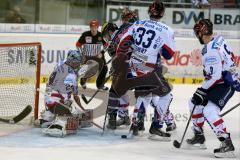 DEL - Playoff - Viertelfinale - 7. Spiel - ERC Ingolstadt - Iserlohn Roosters - John Laliberte (#15 ERC Ingolstadt) - Mathias Lange Torwart Iserlohn - Foto: Jürgen Meyer