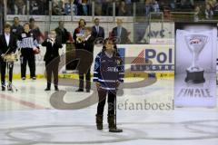 DEL - Play Off - Finale - Spiel 4 ERC Ingolstadt - Adler Mannheim - Lauren Francis bei der Nationalhymne - Foto: Jürgen Meyer