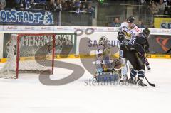 ERC Ingolstadt - Krefeld Pinguine - Playoff - Viertelfinale - Spiel2  - Bjoern Barta fälscht den Puck ab - Foto: Juergen Meyer