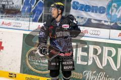 ERC Ingolstadt - Krefeld Pinguine - Playoff - Viertelfinale - Spiel2 - Joe Motzko jubelt über sein 2. Tor zum Endstand von 4:1 Foto: Juergen Meyer