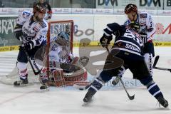 DEL - Playoff - Viertelfinale - 7. Spiel - ERC Ingolstadt - Iserlohn Roosters - Thomas Greilinger (#39 ERC Ingolstadt) - Mathias Lange Torwart Iserlohn - Foto: Jürgen Meyer