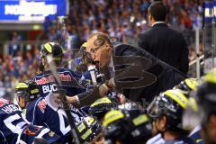 DEL - Play Offs - ERC Ingolstadt - Iserlohn Roosters - Larry Huras coacht energisch. Foto: Adalbert Michalik