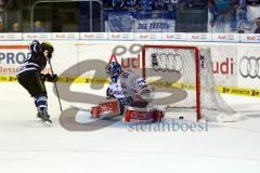 DEL - Play Offs - ERC Ingolstadt - Iserlohn Roosters - Jared Ross trift zum 5:1. Foto: Adalbert Michalik