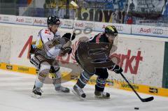 ERC Ingolstadt - Krefeld Pinguine - Playoff - Viertelfinale - Spiel2 - Thomas Greilinger im Zweikampf - Foto: Juergen Meyer