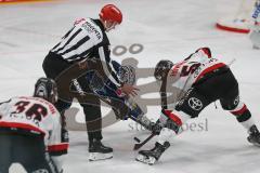 Penny DEL - Eishockey - Saison 2021/22 - ERC Ingolstadt - Kölner Haie - Chris Bourque (#77 ERCI) - Quinton Howden (#51 Köln) beim Bully -  Foto: Stefan Bösl