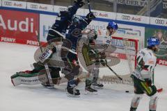 Penny DEL - Eishockey - Saison 2021/22 - ERC Ingolstadt - Augsburger Panther - Der 1:0 Führungstreffer durch Wayne Simpson (#21 ERCI) - jubel - Markus Keller Torwart (#35 Augsburg) -  Foto: Stefan Bösl