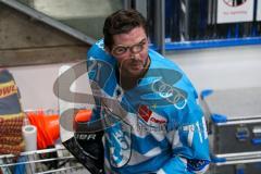 Penny DEL - Eishockey - Saison 2021/22 - ERC Ingolstadt - Krefeld Pinguine - Justin Feser (#71 ERCI) - nach dem  warm machen -  Foto: Jürgen Meyer