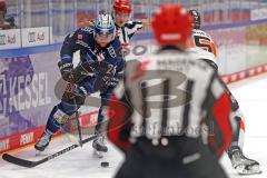 Penny DEL - Eishockey - Saison 2021/22 - ERC Ingolstadt - Grizzlys Wolfsburg -  Brandon Defazio (#24 ERCI) - Foto: Jürgen Meyer
