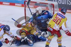 DEL - Eishockey - ERC Ingolstadt - Düsseldorfer EG - Tor wird nach Videobeweis gegeben, Torwart Nicolas Daws (35 ERC) Colton Jobke (7 ERC) Tobias Eder (20 DEG) Alexander Karachun (24 DEG)
