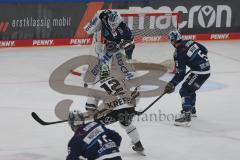 Penny DEL - Eishockey - Saison 2021/22 - ERC Ingolstadt - Krefeld Pinguine - Karri Rämö Torwart (#31 ERCI) - Fabio Wagner (#5 ERCI) - Laurin Braun (#12 Krefeld) -  Foto: Jürgen Meyer