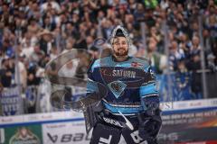 DEL; Playoffs; ERC Ingolstadt - DEG Düsseldorf; Sieg Jubel Freude Halbfinale erreicht, Fan Fankurve Banner Fahnen Spruchband Spieler bedanken sich bei den Fans, Torwart Kevin Reich (35 - ERC)