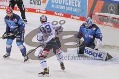 DEL - Eishockey - Saison 2020/21 - ERC Ingolstadt - Schwenninger Wild Wings - Michael Garteig Torwart (#34 ERCI) - Alexander Weiss (#43 Schwenningen) - Foto: Jürgen Meyer