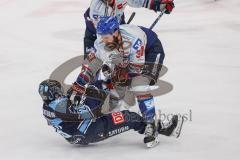 DEL; Playoffs; ERC Ingolstadt - Adler Mannheim; Halbfinale; Thomas Larkin (Nr.37 - Adler) wirft Tye Ronning (26 ERC) unsanft um