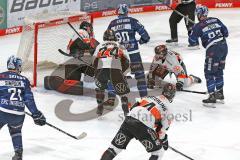 Penny DEL - Eishockey - Saison 2021/22 - ERC Ingolstadt - Grizzlys Wolfsburg - Der 1:0 Führungstreffer durch Daniel Pietta (#86 ERCI) - jubel - Chet Pickard Torwart (#34 Wolfsburg) - Jerome Flaake (#90 ERCI) - Garrett Festerling (#4 Wolfsburg) -  Foto: Jü