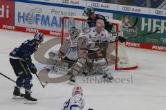 Penny DEL - Eishockey - Saison 2021/22 - ERC Ingolstadt - Schwenninger Wild Wings -  Louis-Marc Aubry (#11 ERCI) - Joacim Eriksson Torwart (#60 Schwenningen) - Peter Spornberger (#50 Schwenningen) - Foto: Jürgen Meyer