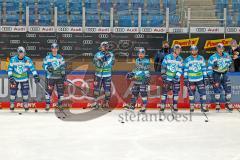 Penny DEL - Eishockey - Saison 2021/22 - ERC Ingolstadt - Eisbären Berlin - Wayne Simpson (#21 ERCI) - Mathew Bodie (#22 ERCI) - Brandon Defazio (#24 ERCI) - David Warsofsky (#55 ERCI) - Samuel Soramies (#28 ERCI) - Mirko Höflin (#10 ERCI) - Emil Quaas (#