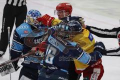 DEL; Playoffs; ERC Ingolstadt - DEG Düsseldorf; Schlägerei Torwart Michael Garteig (34 ERC) Tye McGinn (16 ERC)