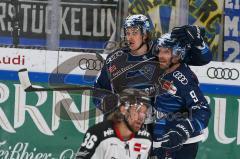 Penny DEL - Eishockey - Saison 2021/22 - ERC Ingolstadt - Kölner Haie - Der 2:3 Anschlusstreffer durch Louis-Marc Aubry (#11 ERCI) - Justin Pogge Torwart (#49 Köln) - Frederik Storm (#9 ERCI) - Andreas Thuresson (#36 Köln) -  jubel - Foto: Stefan Bösl