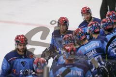 DEL - Eishockey - Saison 2020/21 - ERC Ingolstadt - Augsburger Panther - Der 1:0 Führungstreffer durch Tim Wohlgemuth (#33 ERCI) - Fabio Wagner (#5 ERCI) -  abklatschen an der Bande -  - jubel - Foto: Jürgen Meyer