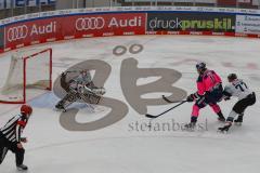 Penny DEL - Eishockey - Saison 2021/22 - ERC Ingolstadt - Nürnberg Ice Tigers - Der 5:0 Führungstreffer durch Louis-Marc Aubry (#11 ERCI) - Niklas Treutle Torwart (#31 Nürnberg) - Tim Bender (#77 Nürnberg) - jubel -  Foto: Jürgen Meyer