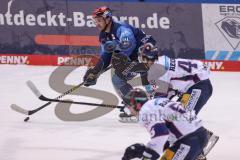 DEL - ERC Ingolstadt - Eisbären Berlin - Playoffs HF - Wayne Simpson (21 ERC) Lukas Reichel (Nr.44 - Eisbären Berlin)