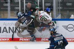 Penny DEL - Eishockey - Saison 2021/22 - ERC Ingolstadt - Augsburger Panther - Enrico Henriquez-Morales (#52 ERCI) - Brad McClure (#89 Augsburg) -  Foto: Stefan Bösl