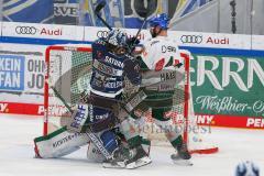 Penny DEL - Eishockey - Saison 2021/22 - ERC Ingolstadt - Augsburger Panther -  Henry Haase (#4 Augsburg) - Chris Bourque (#77 ERCI) wird zu Fall gebracht - Markus Keller Torwart (#35 Augsburg) - Foto: Stefan Bösl