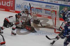 Penny DEL - Pre-Playoff - Spiel 2 - Eishockey - Saison 2021/22 - ERC Ingolstadt - Kölner Haie - Der 2:0 Führungsteffer durch Brandon Defazio (#24 ERCI) - Torwart Justin Pogge (Nr.49 - Kölner Haie) - jubel -  Foto: Jürgen Meyer