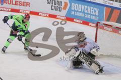 DEL - Eishockey - Saison 2020/21 - ERC Ingolstadt - Nürnberg Ice Tigers - Daniel Pietta (#86 ERCI) - Ilya Sharipov Torwart (43 Nürnberg) - Foto: Jürgen Meyer