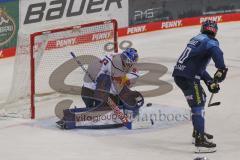 DEL - Eishockey - Saison 2020/21 - ERC Ingolstadt - EHC Red Bull München - Danny aus den Birken Torwart (#33 München) - Enrico Henriquez-Morales(#90 ERCI)  - Foto: Jürgen Meyer