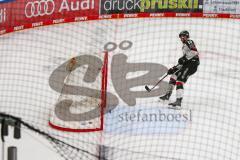 Penny DEL - Eishockey - Saison 2021/22 - ERC Ingolstadt - Kölner Haie - Der 2:5 Führungstreffer durch Lucas Dumont (#13 Köln) - Empty net goal - jubel -  Foto: Stefan Bösl